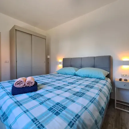 House Plavi 2130 Holiday home Medulin